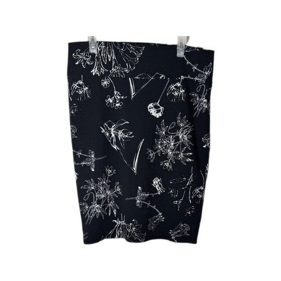 LuLaRoe Black and White Floral Cassie Pencil Skirt - Picture 1 of 3